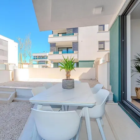 Marant Near The Beach- Free Parking *