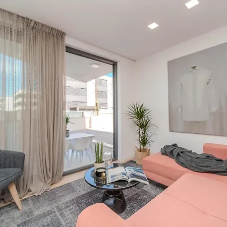 Marant Near The Beach- Free Parking *