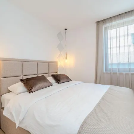 Marant Near The Beach- Free Parking *