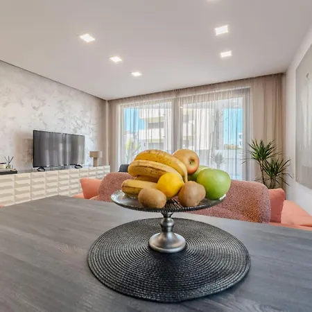 Marant Near The Beach- Free Parking