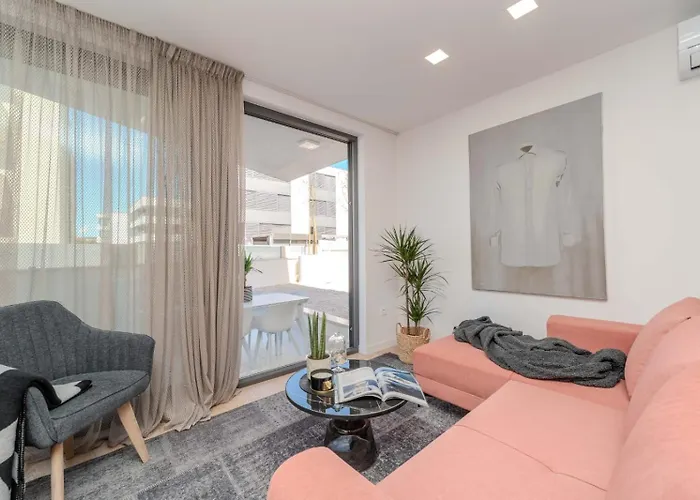 Marant Near The Beach- Free Parking *