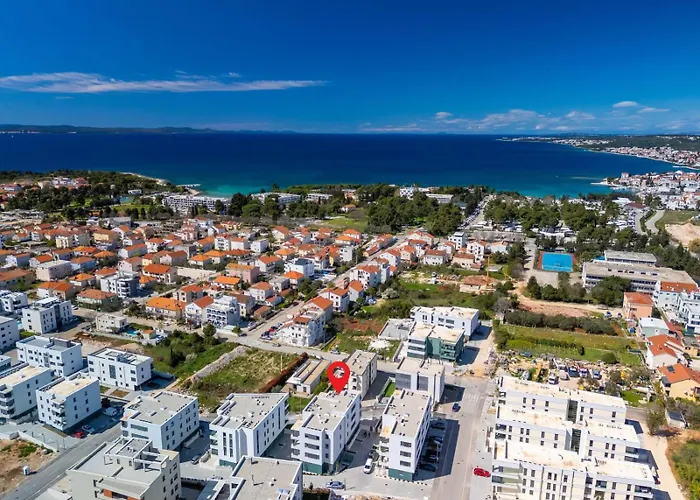 Marant Near The Beach- Free Parking *