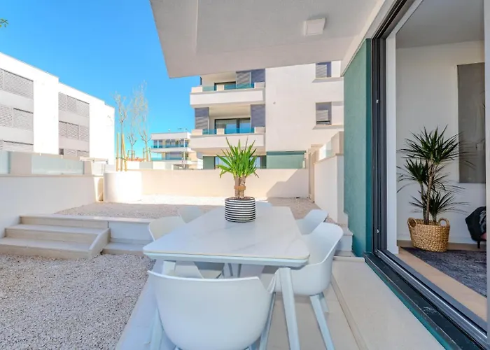 Marant Near The Beach- Free Parking *